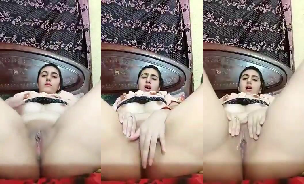 पाकिस्तानी टिकटॉक स्टार हिना खान की नंगी चूत का शो