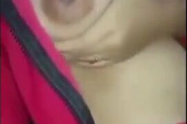 चुदासी लड़की ने अपने बड़े बूब्स दिखाए वीडियो कॉल में